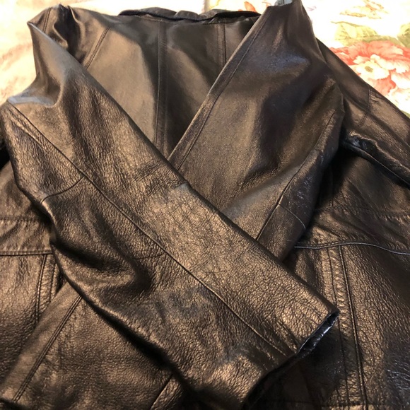 90’s Vintage Black Leather Jacket - Picture 2 of 6